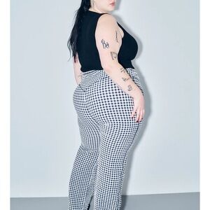 Fashion Brand Company NWT 1X Black and White Gingham Stretch Pants